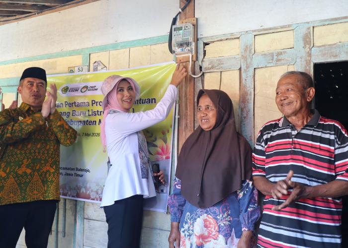 Kementerian ESDM Salurkan Bantuan Pasang Listrik Gratis di Madiun - Gambar 1