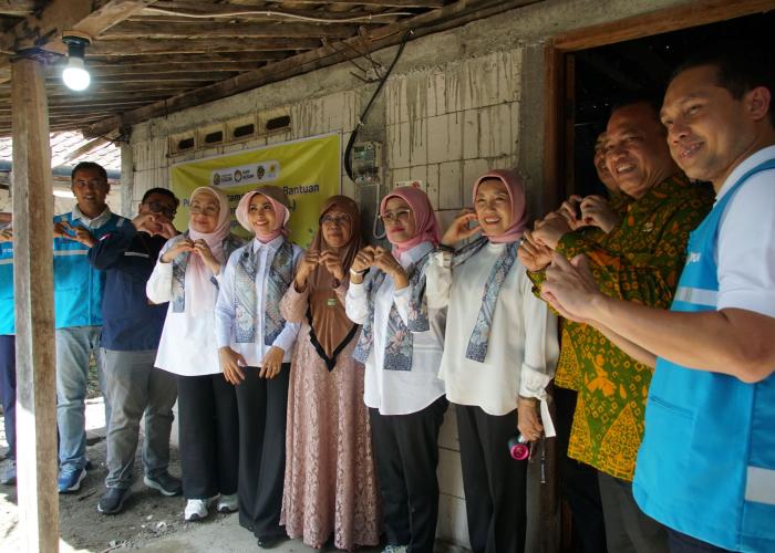Kementerian ESDM Salurkan Bantuan Pasang Listrik Gratis di Madiun - Gambar 3