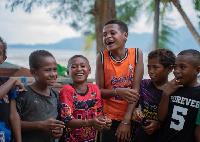 Kunjungi Papua, Menteri Bahlil Tegaskan Komitmen Pemerataan Akses Listrik - Gambar 2