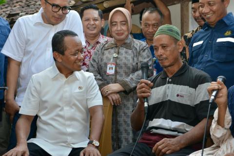 Menteri ESDM Tinjau Bantuan Listrik di Purworejo, Tegaskan Listrik Harus Dinikmati Seluruh Rakyat