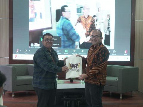 Forum Literasi Journey to Doctoral Degree  Belajar dari LPDP Awardee:  Integrasi 100% Energi Terbarukan di Indonesia